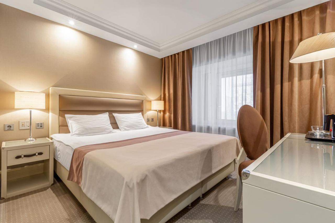 Maidan Palace Hotel Kiev Bagian luar foto