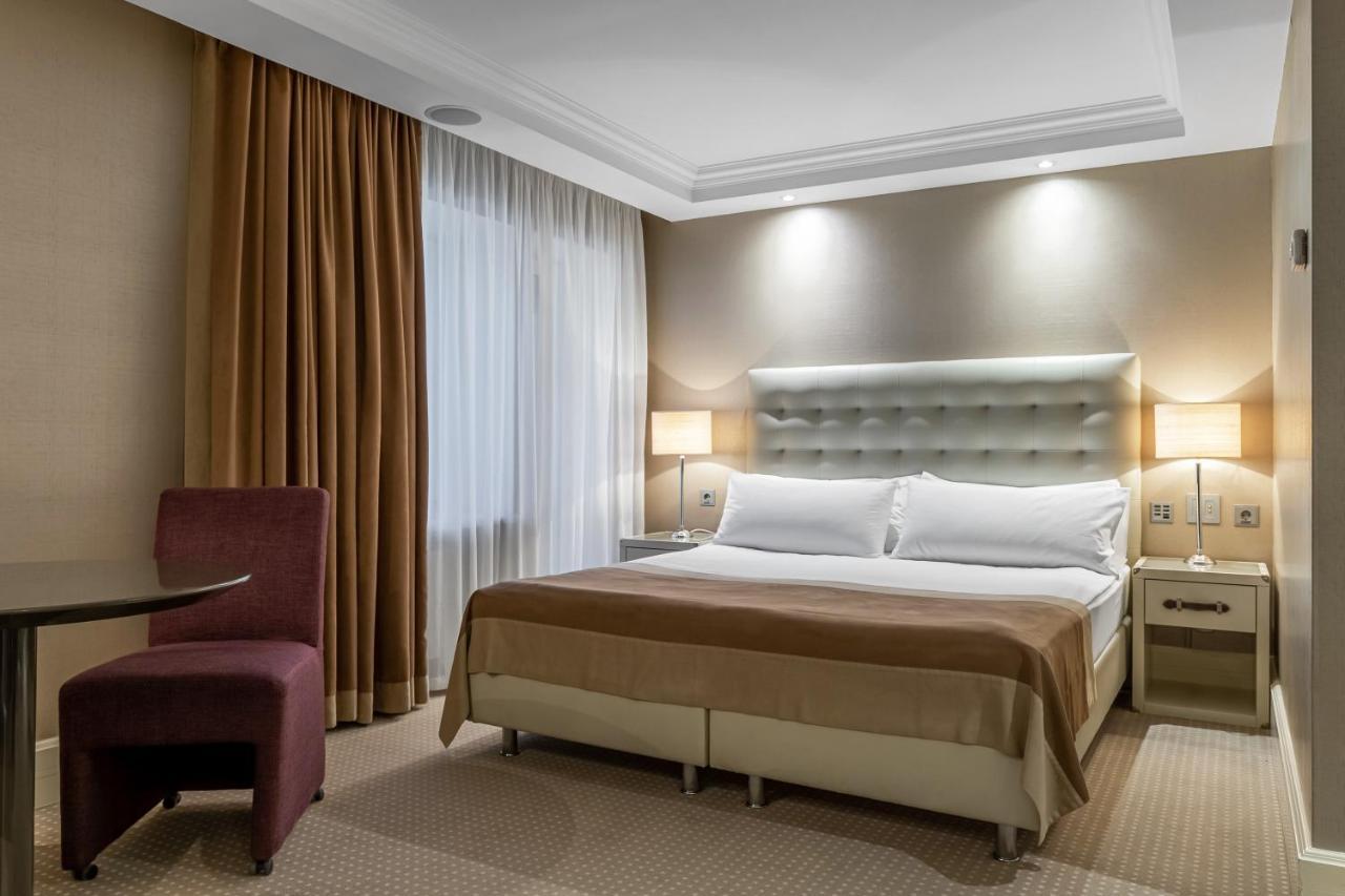 Maidan Palace Hotel Kiev Bagian luar foto