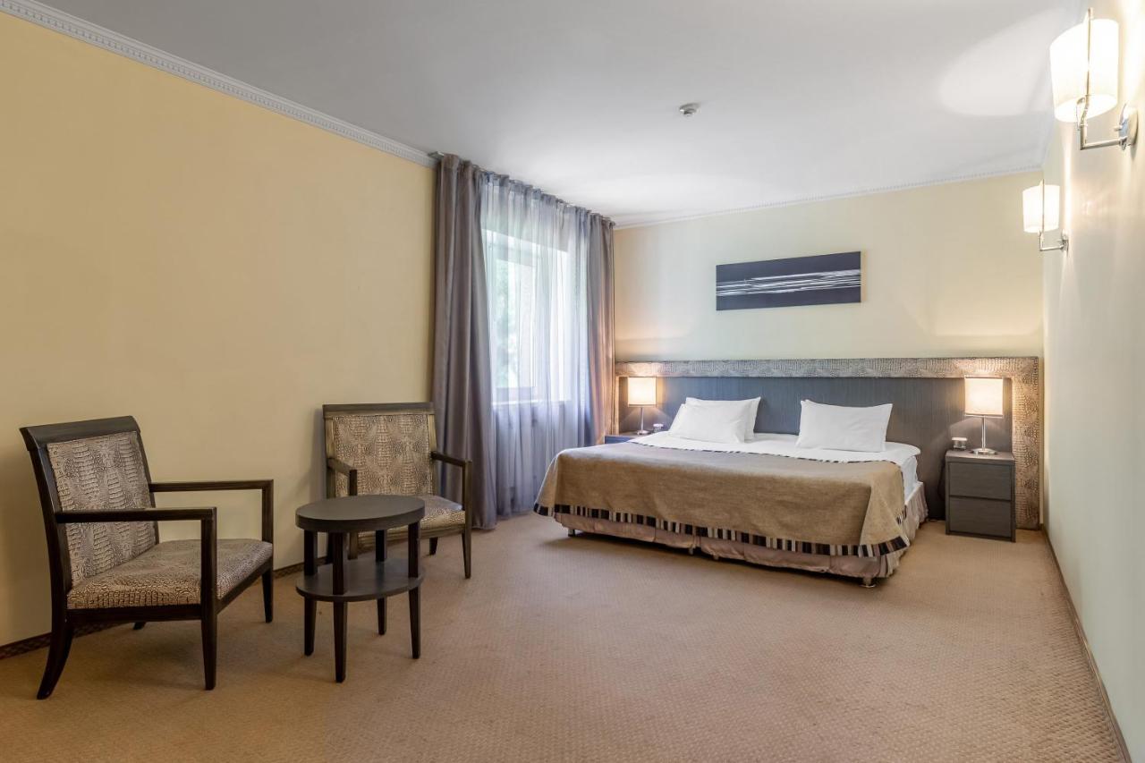 Maidan Palace Hotel Kiev Bagian luar foto