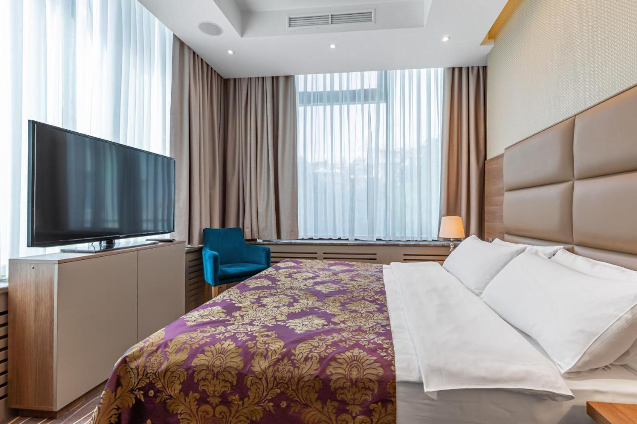 Maidan Palace Hotel Kiev Bagian luar foto