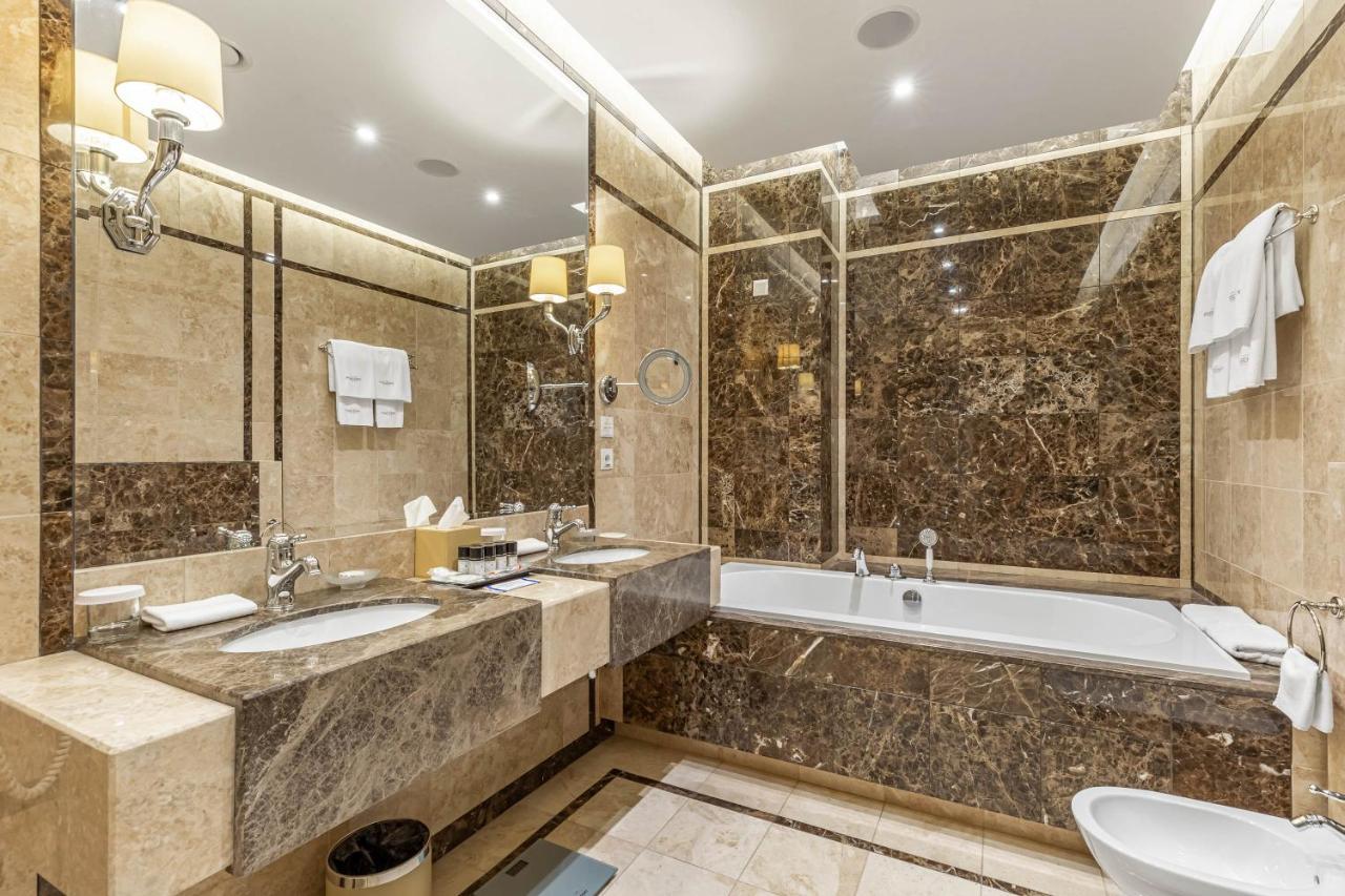 Maidan Palace Hotel Kiev Bagian luar foto