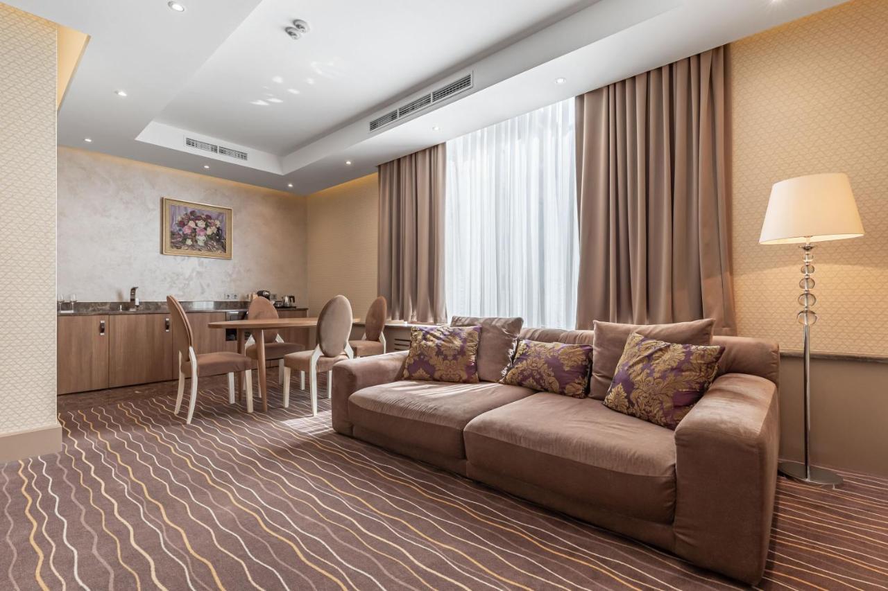 Maidan Palace Hotel Kiev Bagian luar foto